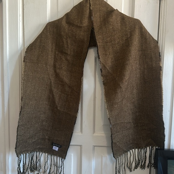 Scarf - Picture 5 of 12